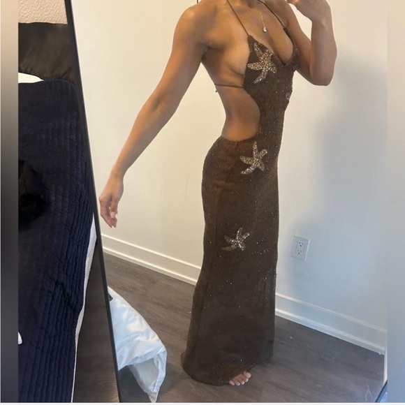 Elegant Brown Starfish Embellished Dress - Picture 3 of 4